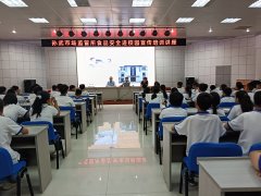建立“部分监管、学校担任生参取”的食物平安